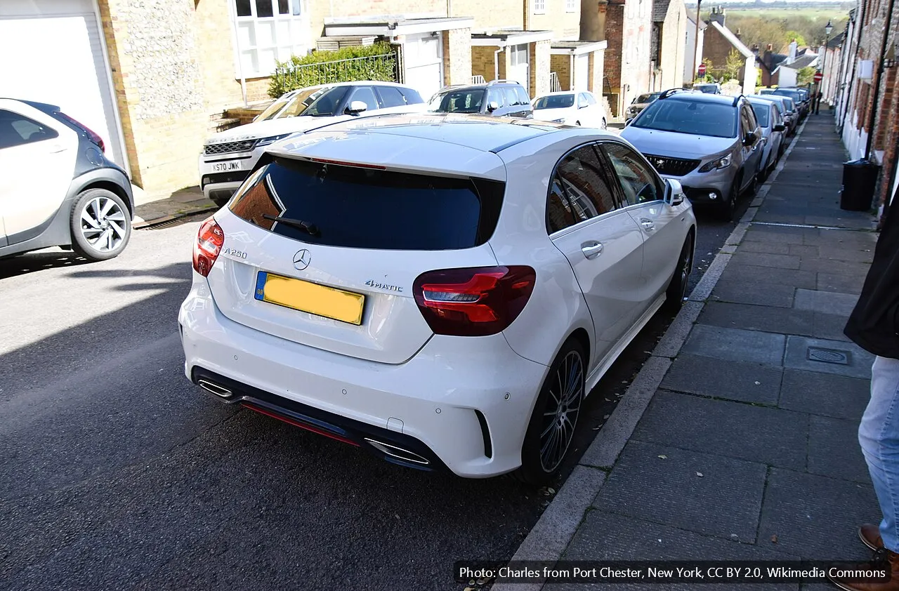 MERCEDES-BENZ A 180 D SPORT (example photo)