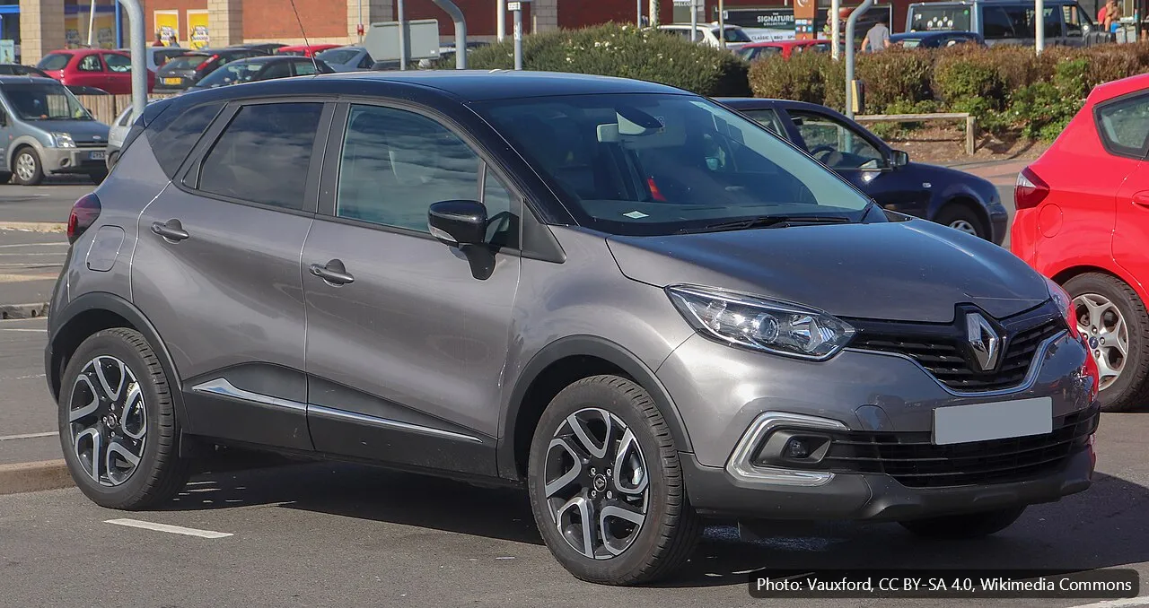 RENAULT CAPTUR ICONIC TCE (example photo)